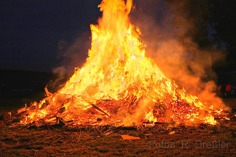 Floriansfeuer_HDR_01.jpg - Feuerbild 01Hier finde ich prima, welche Zeichnungen im Feuer durch die HDR-Bearbeitung noch sichtbar werden.