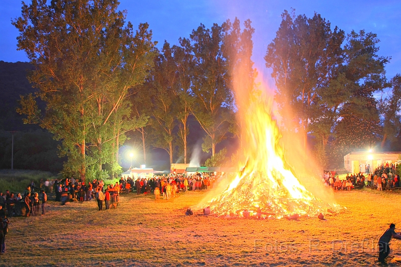 Floriansfeuer_HDR_03.jpg - Blick von der Flutbrücke auf's Floriansfeuer 2008Der Himmel über der Festwiese ist echt zu hell geraten, war schon ziemlich dunkel bei den Aufnahmen...