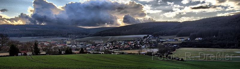 Merkers_Krayenberg_HDR_pano_01.jpg - Panoramabild vom Fuße des Krayenbergs. zusätzlich noch HDR.Auch das waren wieder 15 Aufnahmen.(Created with The Panorama Factory V4.4 by Smoky City Design)