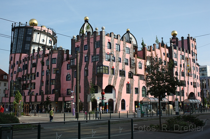 Gruene_Zitadelle.JPG - Magdeburg, die Grüne ZitadelleDiese Aufnahme gibt es auch als Postkarte. Dort fehlen dann aber die ganzen Stromkabel...
